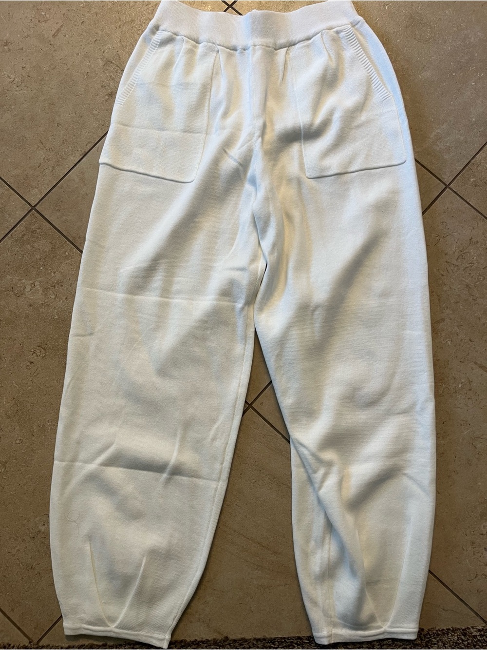 2-Piece Ribbed Knit Lounge Set in White - Picture 8 of 9